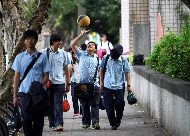 “周中班”遇到寒冬，10月1后或?qū)⒈蝗∠糠值貐^(qū)已下發(fā)通知