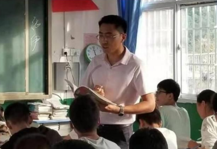 江西70多名教師集體辭職，背后的原因骨感且現(xiàn)實(shí)，鐵飯碗不香了