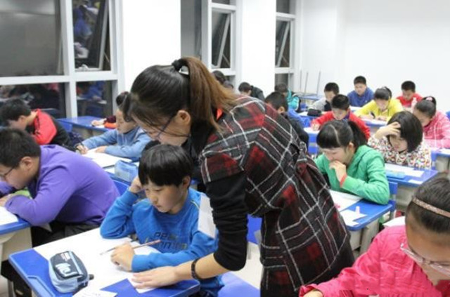 年輕的女老師被辭退，理由竟然是因為“雙減”，到底發(fā)生了什么