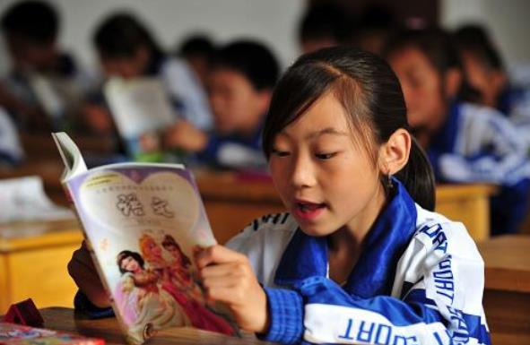 小學(xué)語(yǔ)文課本封面上“媽媽”變丑了？官方辟謠，與二胎變?nèi)o(wú)關(guān)