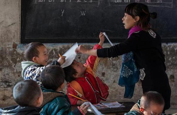 “求你放過孩子們吧！”山村教師苦苦哀求城里大學(xué)生別再來支教了