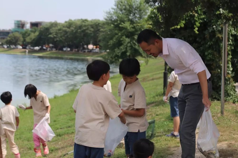 真敢想，竟有家長(zhǎng)要求老師負(fù)責(zé)送孩子回家，學(xué)校是“無(wú)限責(zé)任公司”？