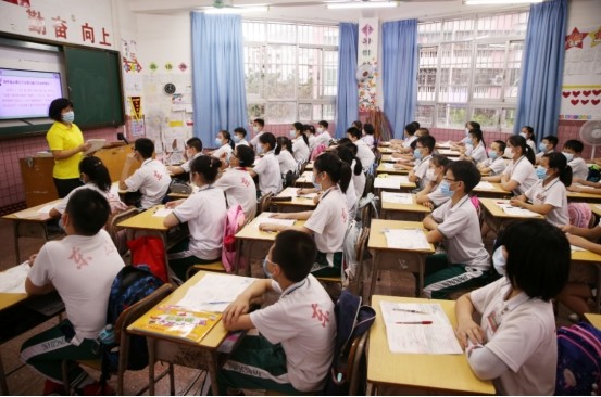 教師職稱評(píng)定“新標(biāo)準(zhǔn)”，老教師迎來好消息，職教年齡成關(guān)鍵