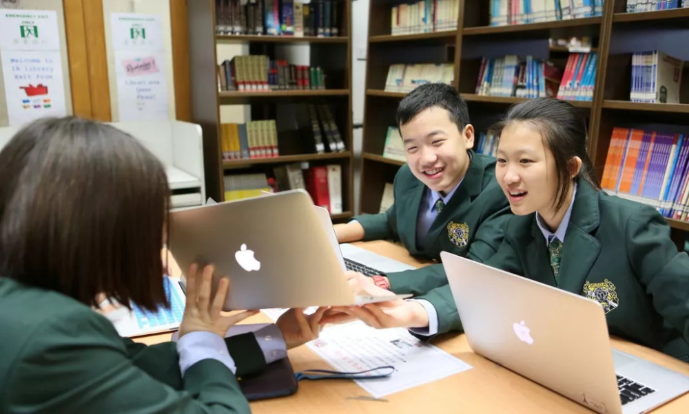 上海某?，F(xiàn)“天價(jià)校服”賬單，家長(zhǎng)直接簽不同意，網(wǎng)友：干得漂亮