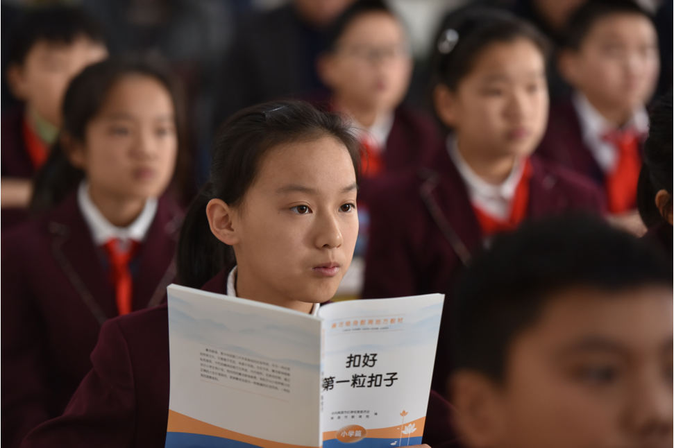 中小學迎來好消息，早上到校時間有所調整，學生有望睡到自然醒