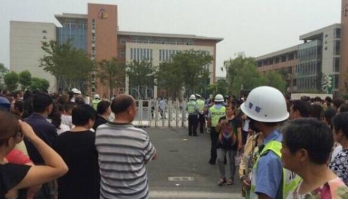 江蘇：3名女學(xué)生從5樓墜落，醫(yī)療專(zhuān)家連夜搶救上演“生死時(shí)速”