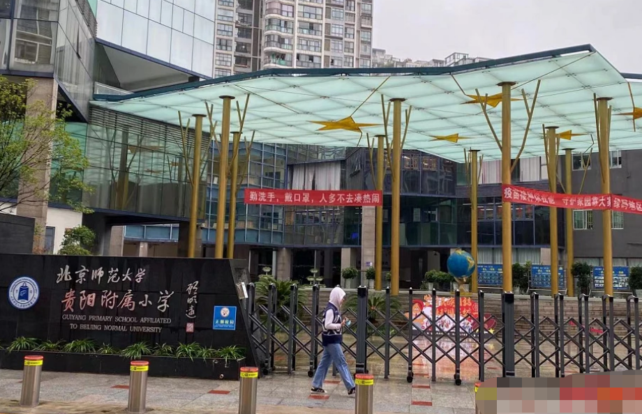 “頂流小學(xué)”37名家長，聯(lián)名要求7歲女孩退學(xué)，原因是什么？