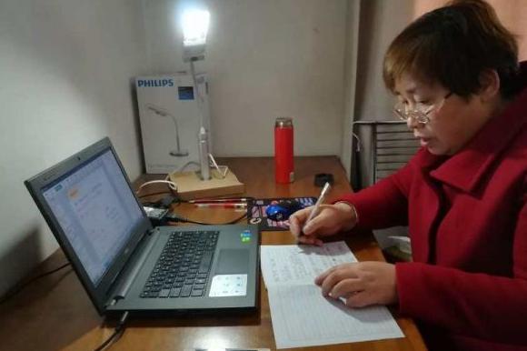 一線優(yōu)秀教師突然離職，看到他的辭職信后，引發(fā)人們的思考