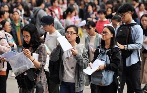 考生621分進(jìn)入211大學(xué)，收到錄取通知卻高興不起來，無奈選擇復(fù)讀