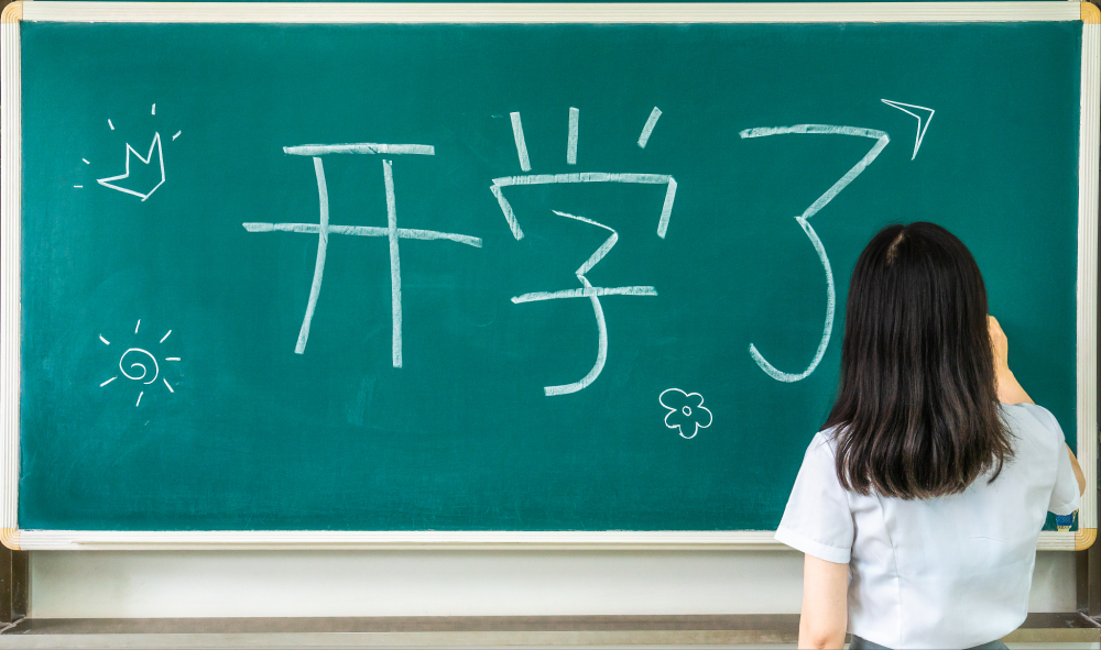 大一新生偷拍女學(xué)生被抓，湖北工大將其勸退，網(wǎng)友：心疼他父母