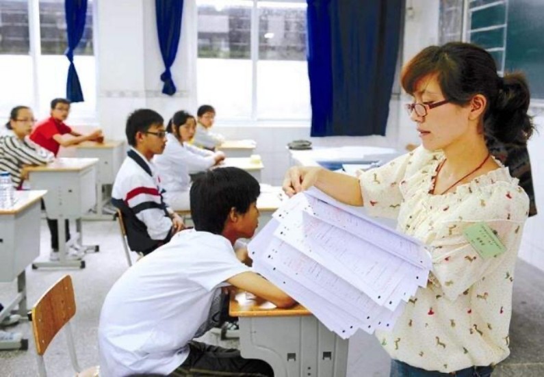 高考結(jié)束后，監(jiān)考老師為何要收草稿紙？事關(guān)學生成績不能馬虎