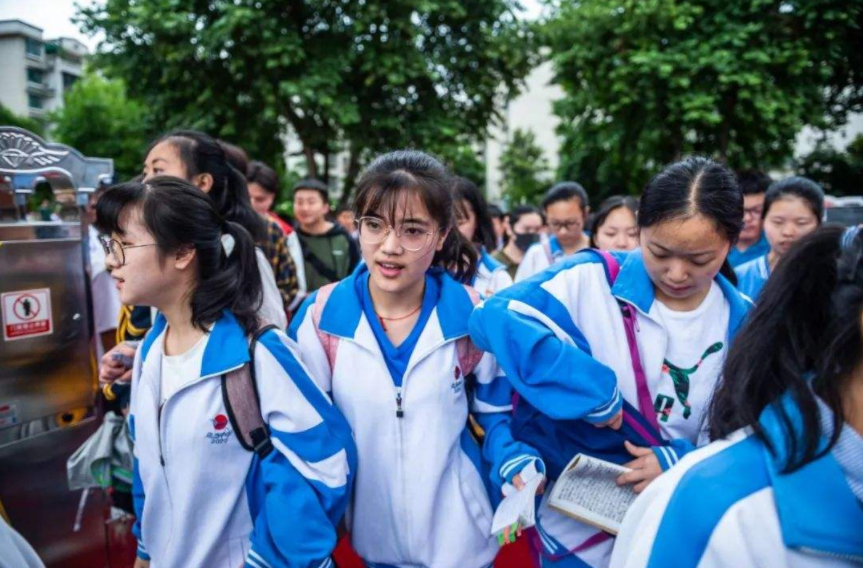 云南694分考生因一時(shí)疏忽被退檔，家長后悔莫及，學(xué)生要引以為戒