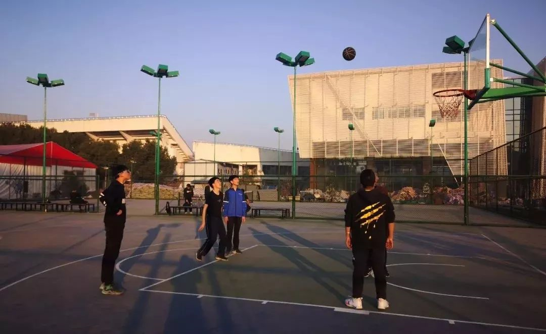 9所符合條件的城區(qū)學(xué)校的體育場地全部向社會開放。