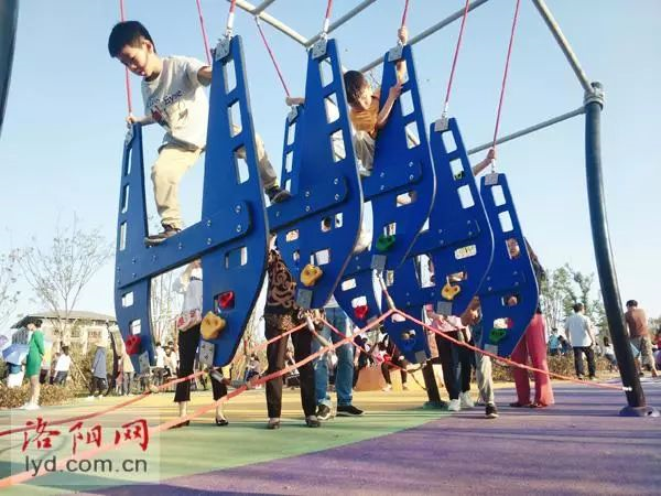 體育公園器材區(qū) 體育公園器材區(qū)