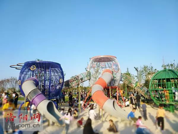 體育公園器材區(qū) 體育公園器材區(qū)