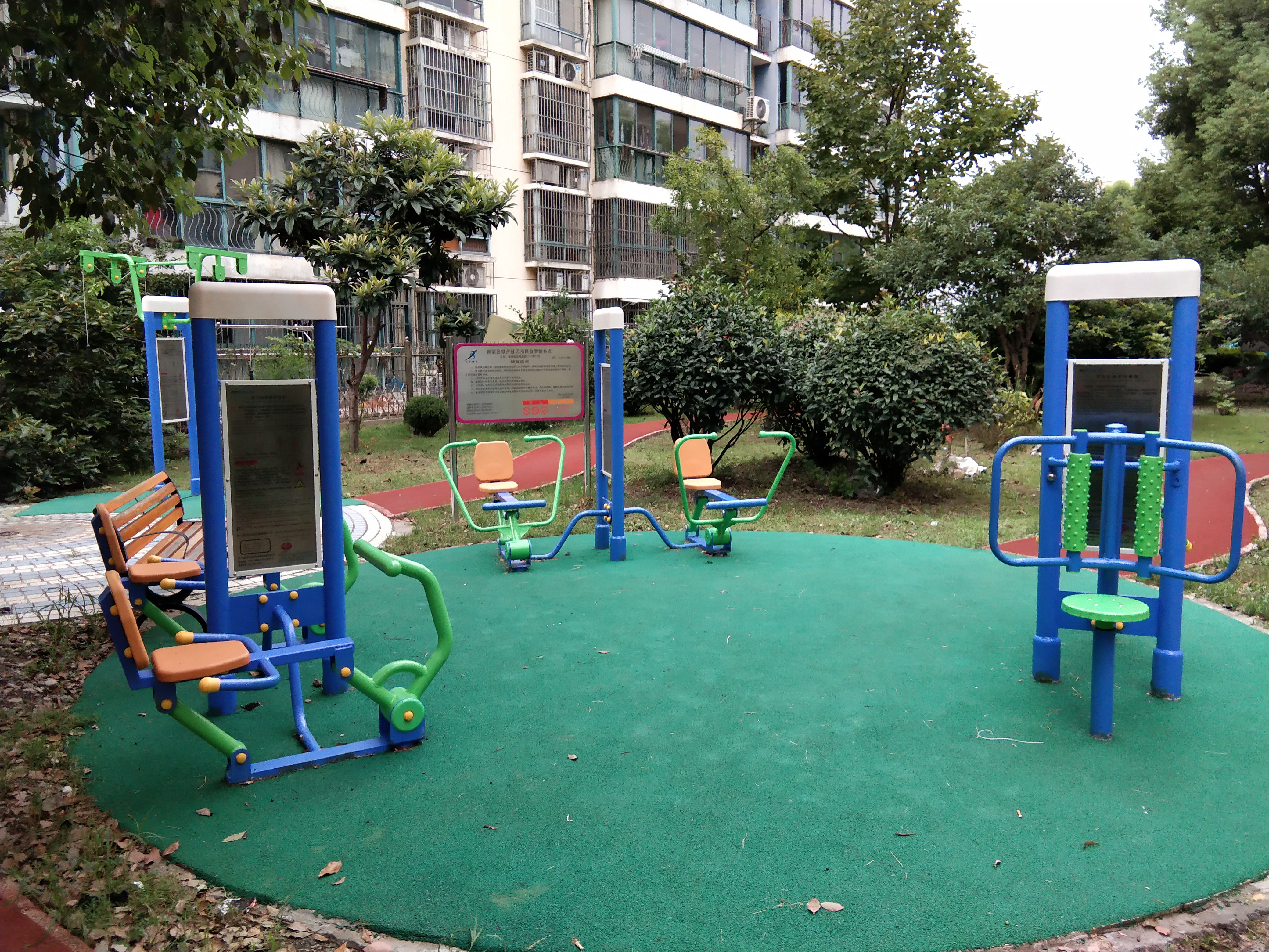 靜安區(qū)共和新路街道申地居委健身點（柳營路588弄）
