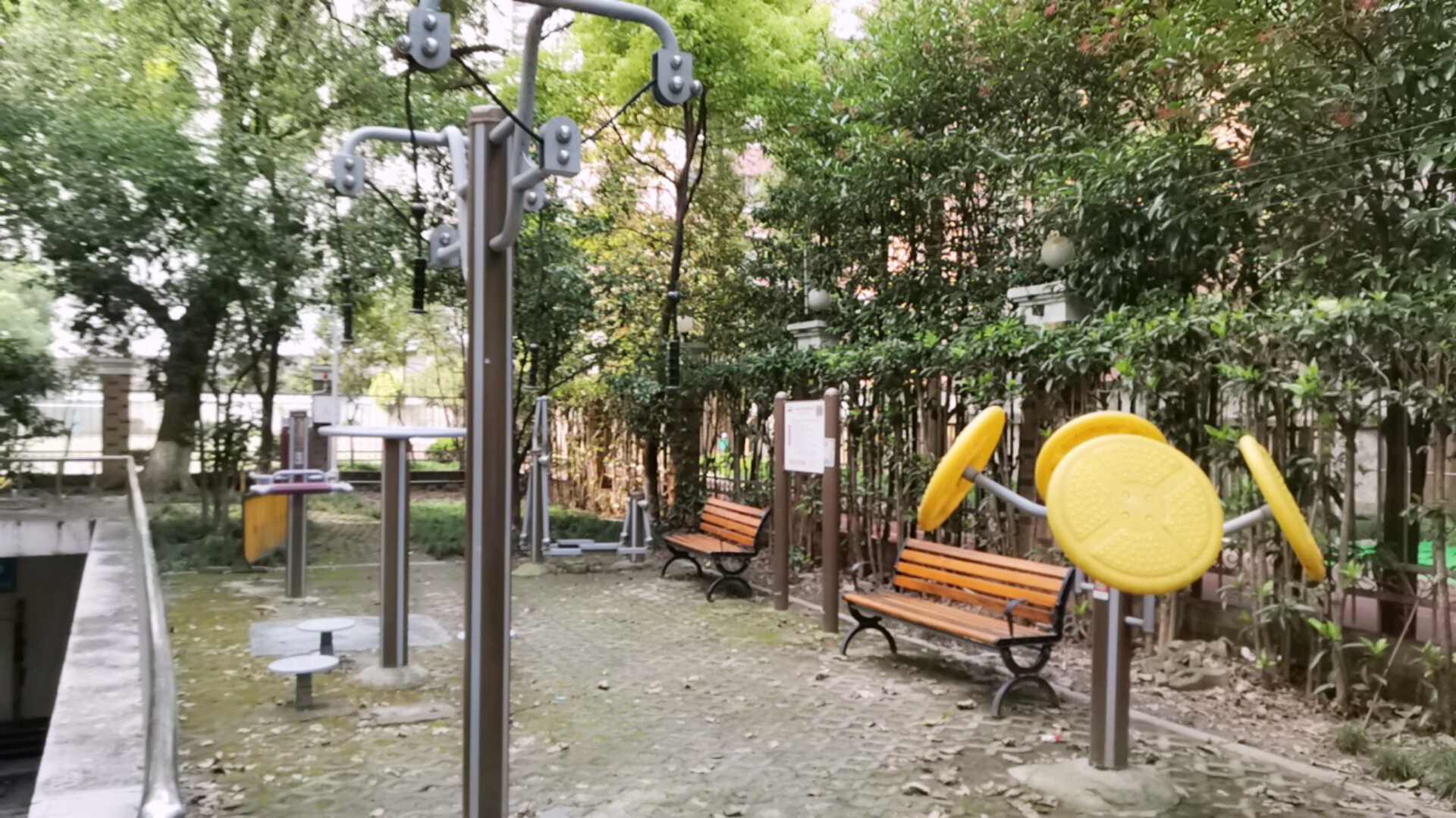 智薈苑市民益智健身苑點(diǎn)（17號）