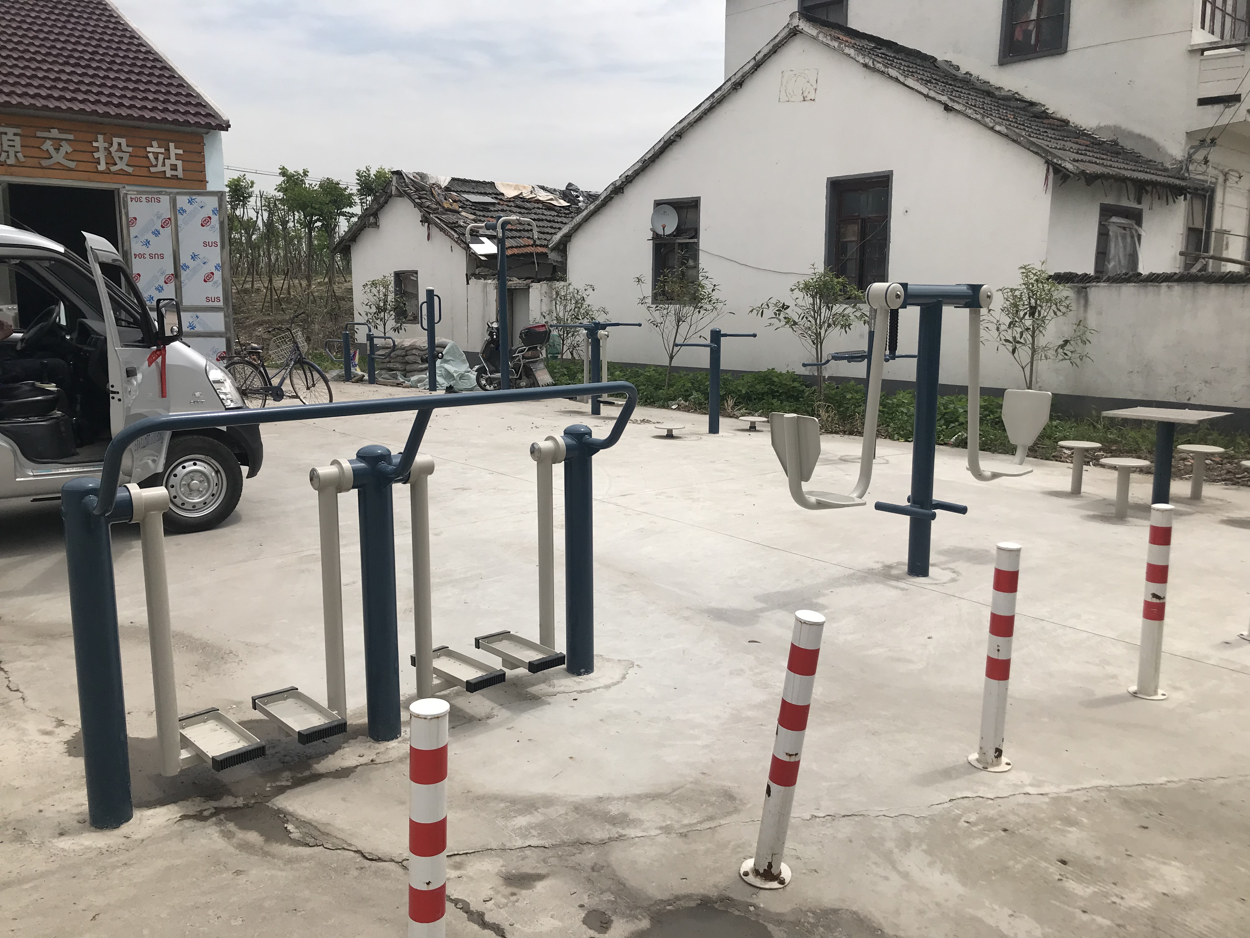 福泉居委重固鎮(zhèn)大街健身苑點