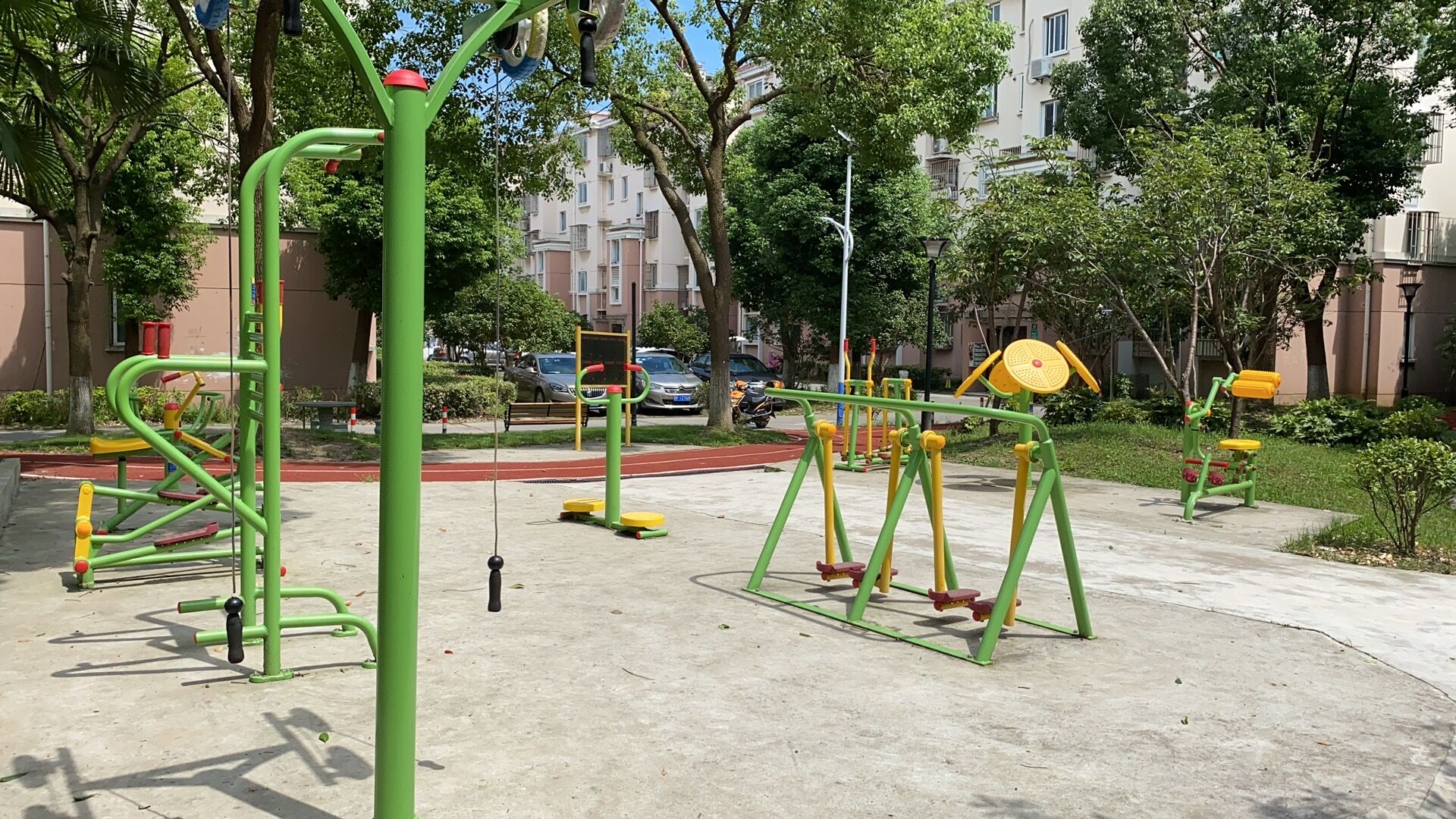 歐風家園77弄西側(cè)小花園