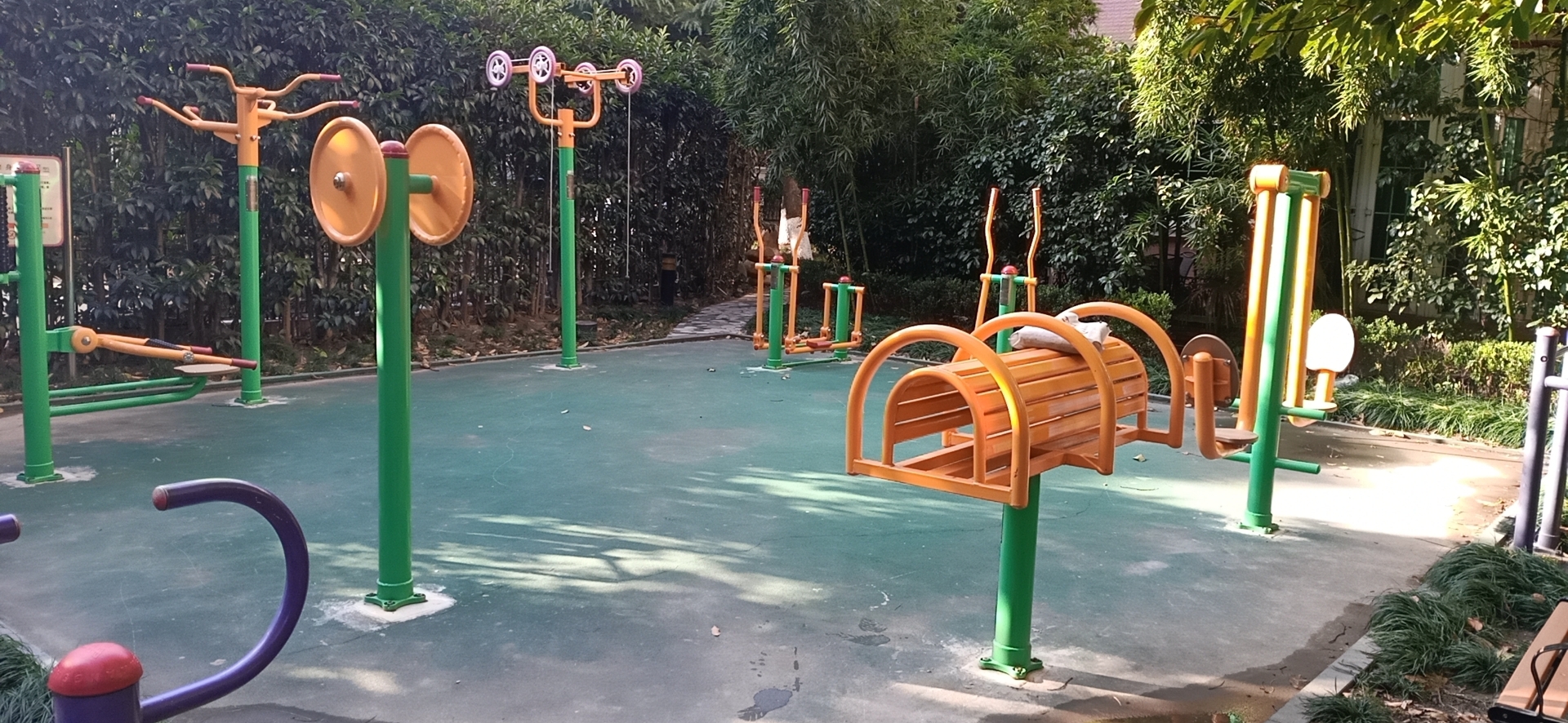 金俊苑小區(qū)健身點