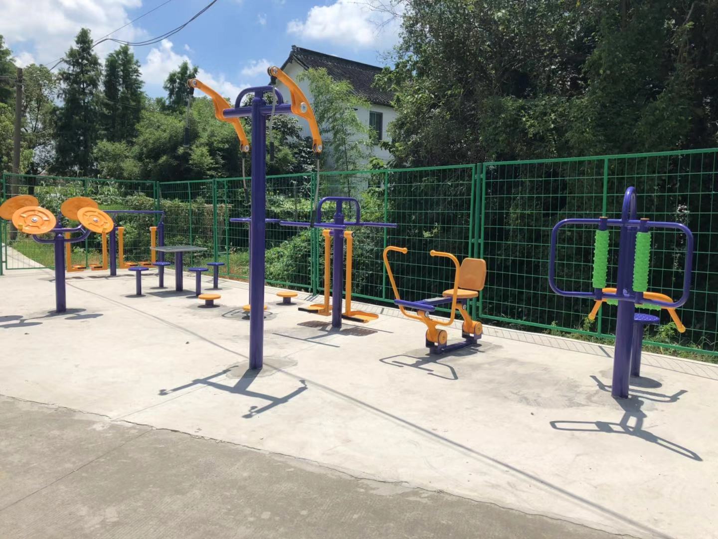 白鶴鎮(zhèn)南巷村萬涇益智健身點