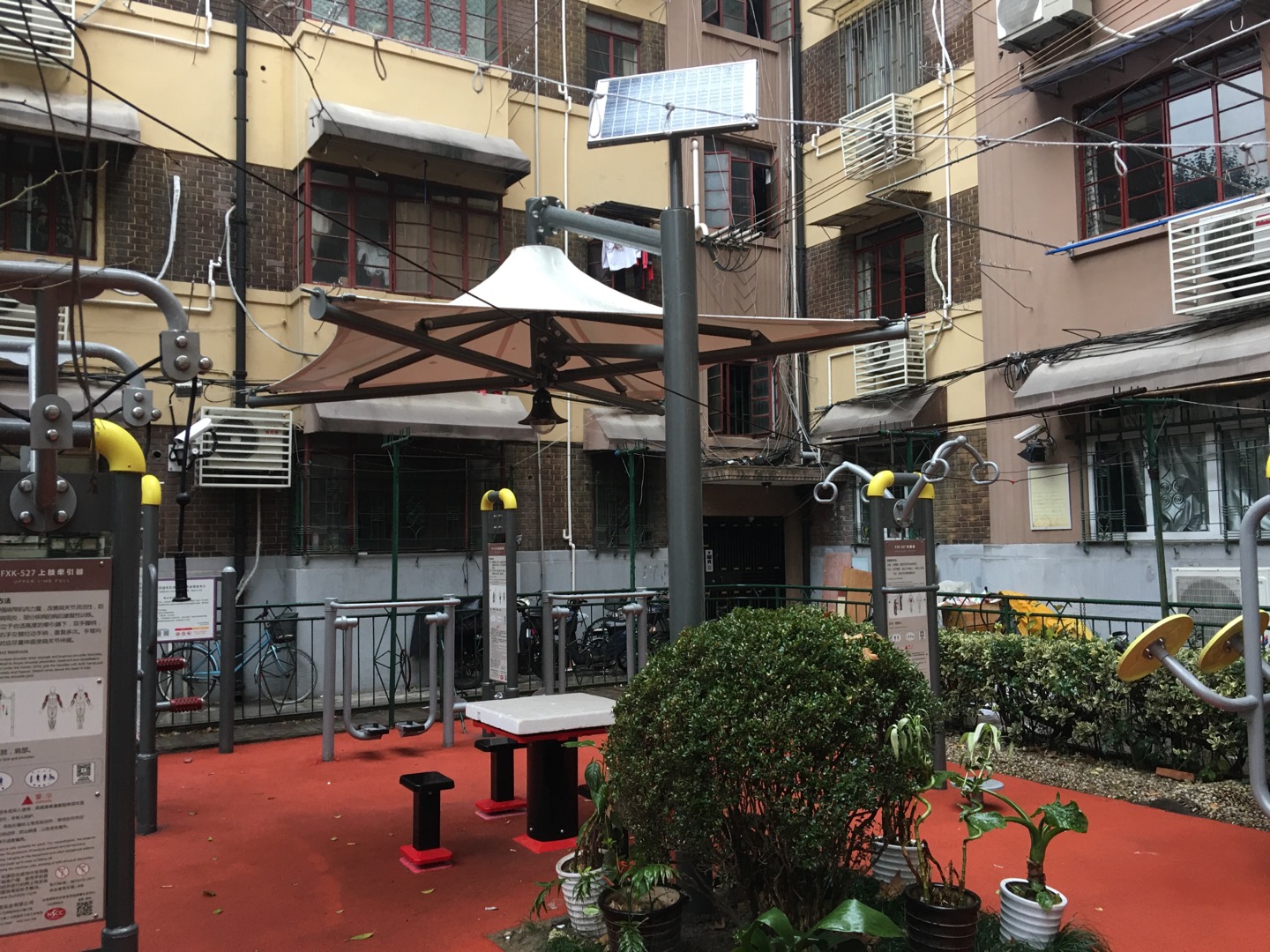 太陽能燈光遮陽棚