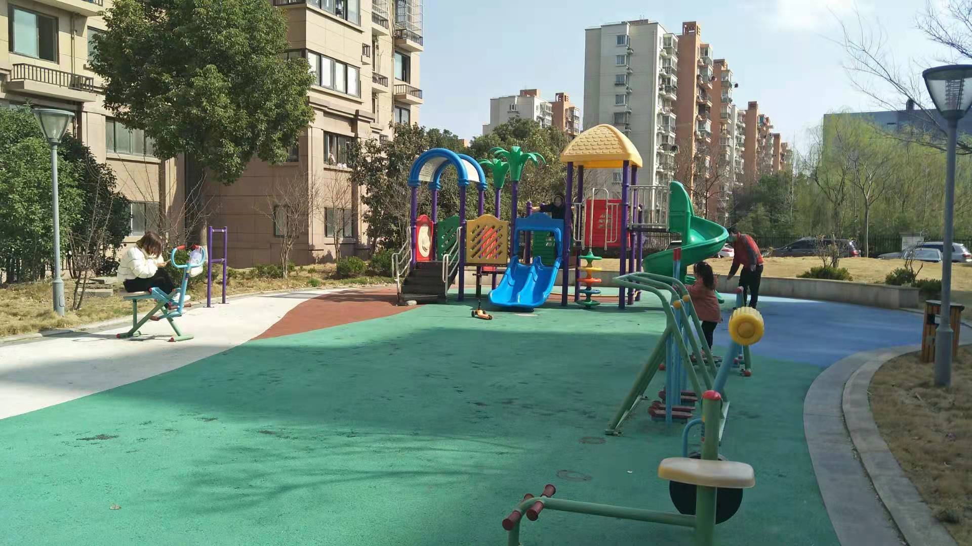 君蓮宏潤麗苑小區(qū)健身點(diǎn)B