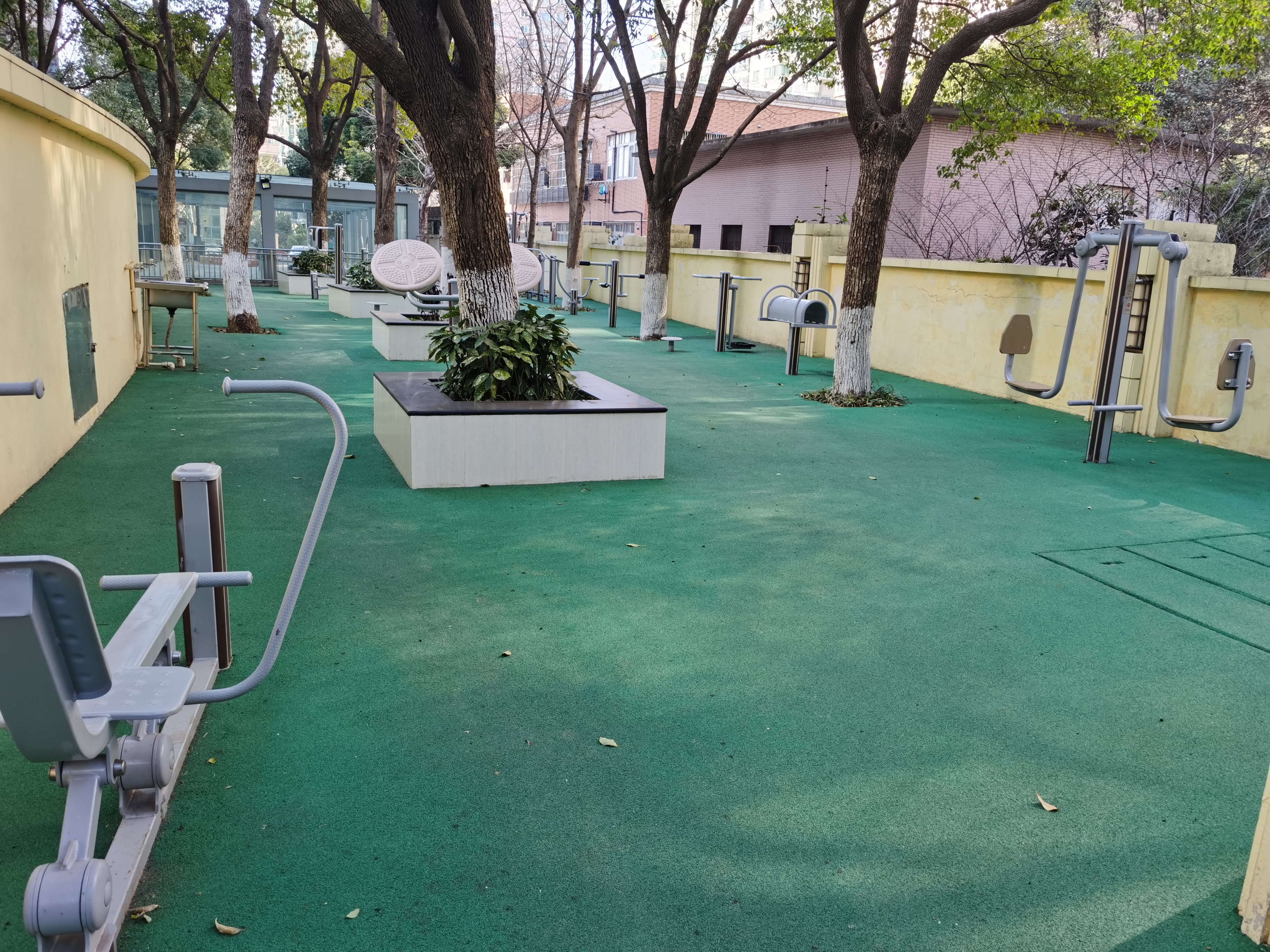 靜安區(qū)共和新路街道申地居委健身點（和田路280弄）