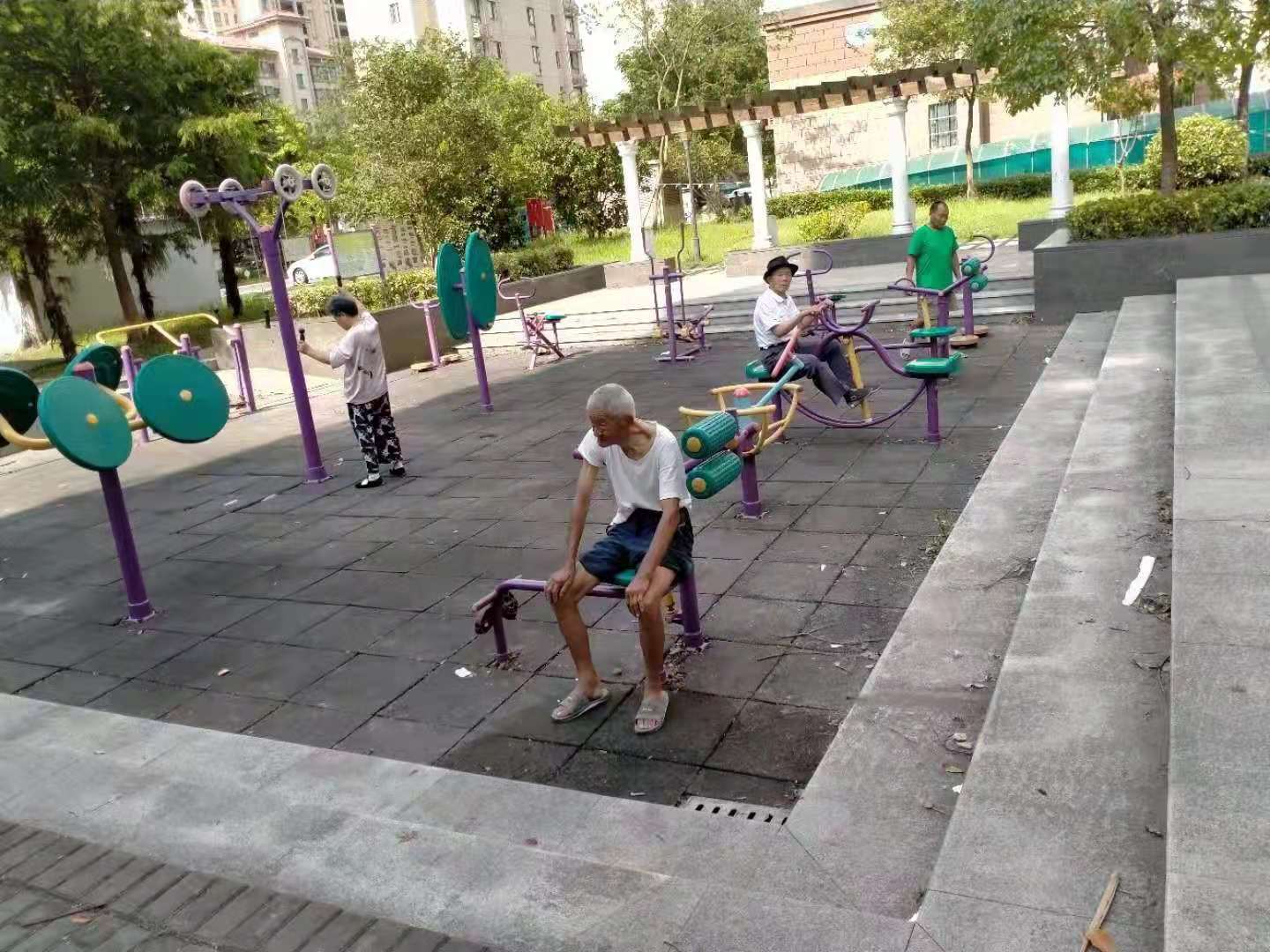 榮賢居委褚家華苑健身點