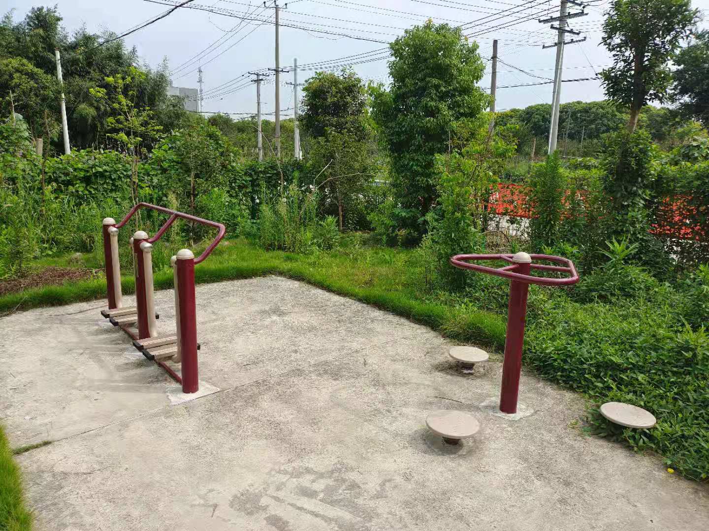 華亭鎮(zhèn)塔橋村張店3隊健身點