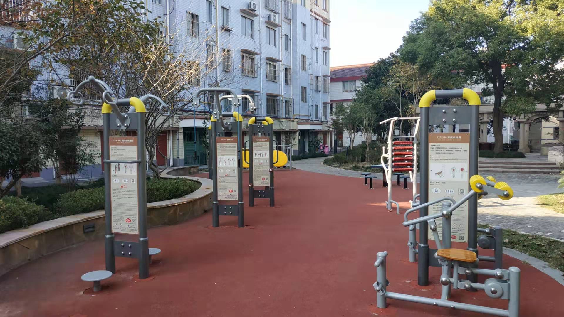 四團(tuán)鎮(zhèn)天鵬居委白玉蘭廣場(chǎng)市民益智健身苑點(diǎn)