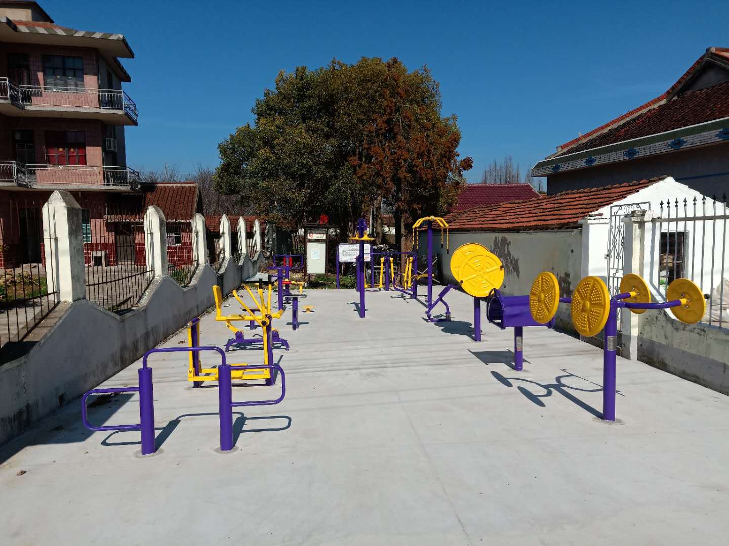 猛西村健身點(diǎn)