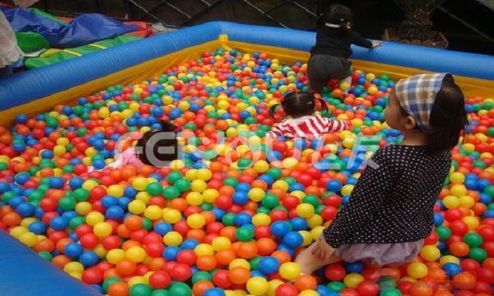 海洋球在室內(nèi)兒童樂園里深受歡迎 海洋球在室內(nèi)兒童樂園里深受歡迎