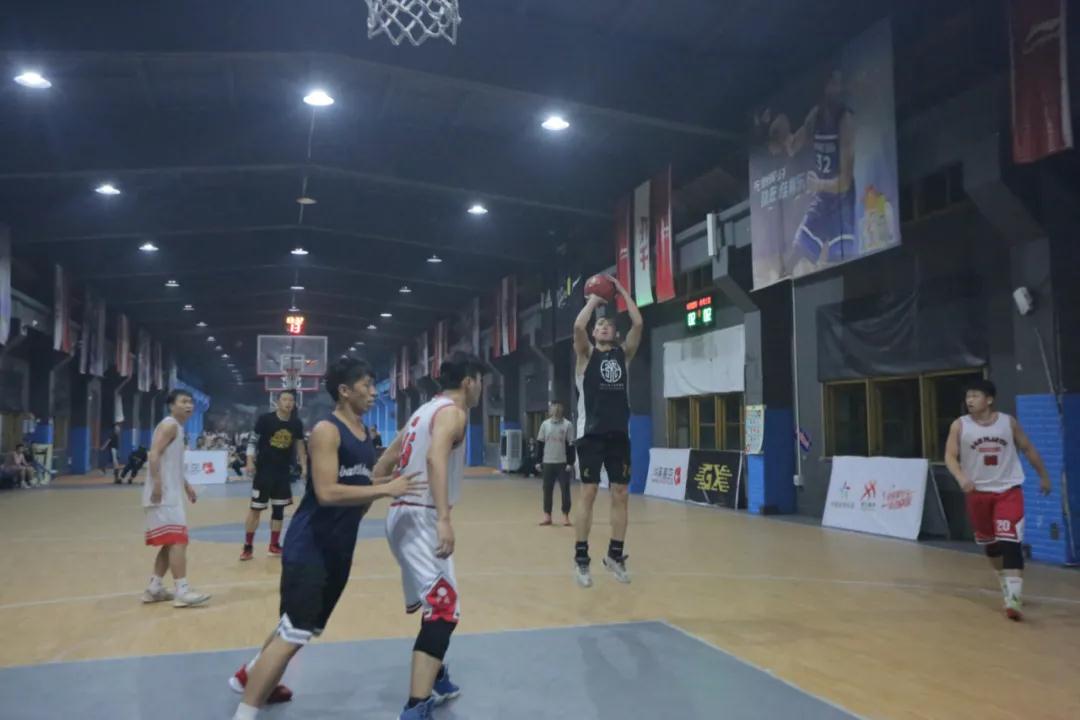 運(yùn)動(dòng)場