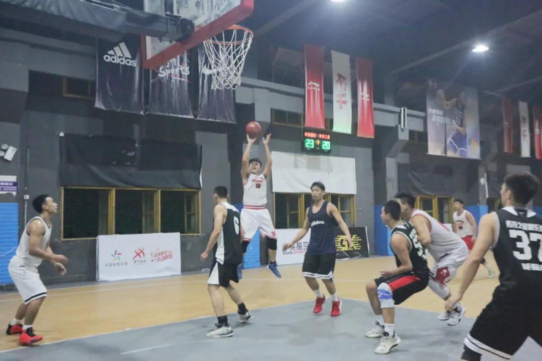 運(yùn)動(dòng)場